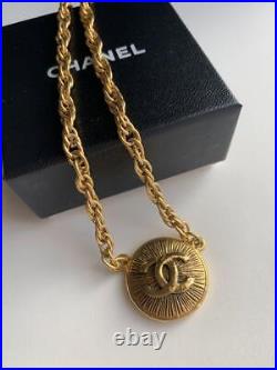 Auth CHANEL Gold Plated CC Logos Round Vintage Necklace Pendant Choker with Box