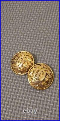 Auth CHANEL Vintage CC Logo Clip on Earrings Gold Metal USED JUNK sale NO BOX