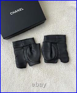 Auth Chanel 17P Classic CC Logo Black Fingerless Gloves