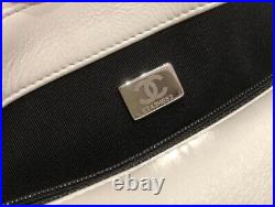 Auth Chanel 19 White CC Logo Chain Quilt Flap Bag Black Hw