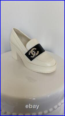 Auth Chanel White Leather CC Logo Shoes in size 36
