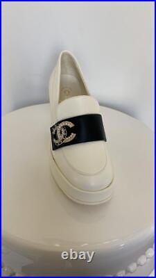 Auth Chanel White Leather CC Logo Shoes in size 36